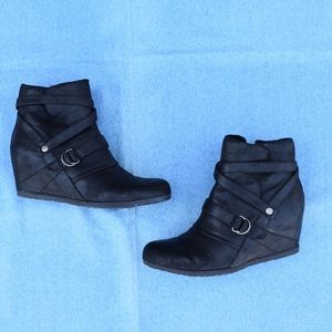 Bare traps Tainya Wedge Booties